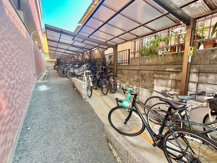 物件外観写真4　(駐輪場)