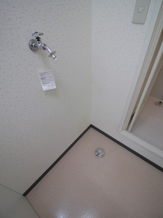 物件内観写真13　(洗濯機置場)