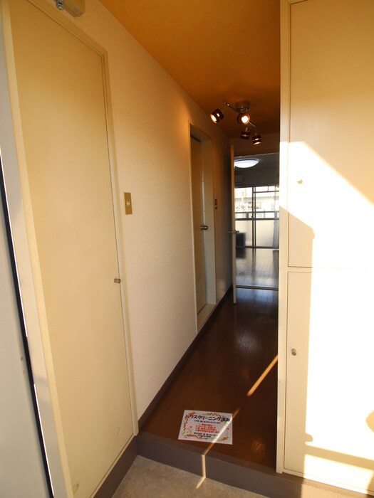 物件内観写真7　(玄関)