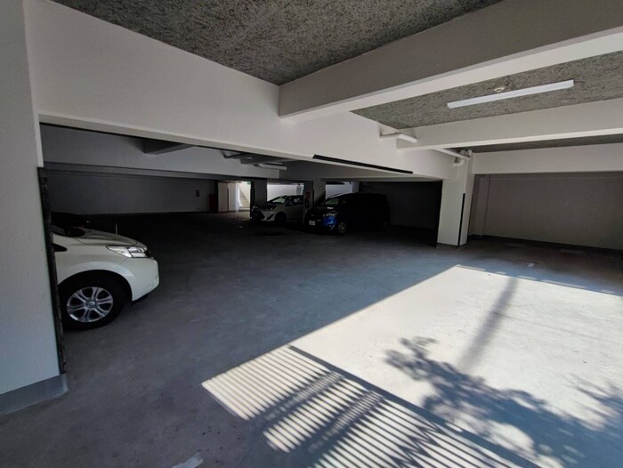 物件外観写真6　(駐車場)