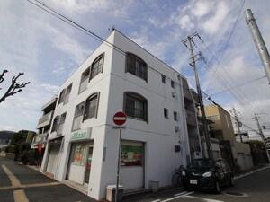 三保ビル外観写真