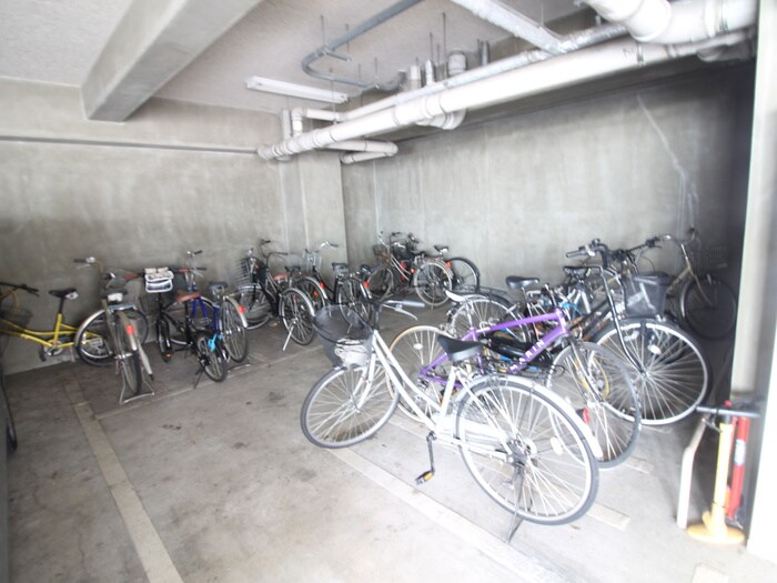 物件外観写真3　(駐輪場)