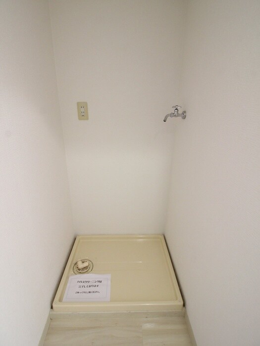 物件内観写真11　(洗濯機置場)