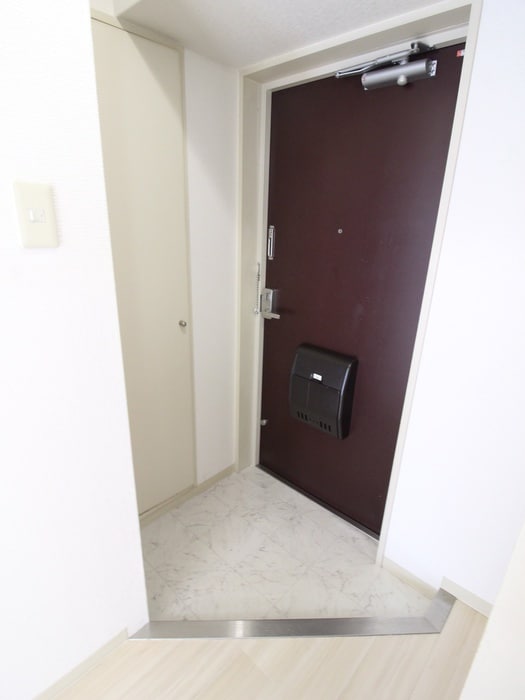 カ－サミクニの玄関