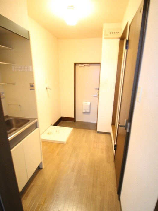 物件内観写真7　(洗濯機置場)