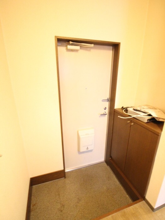 物件内観写真12　(玄関)