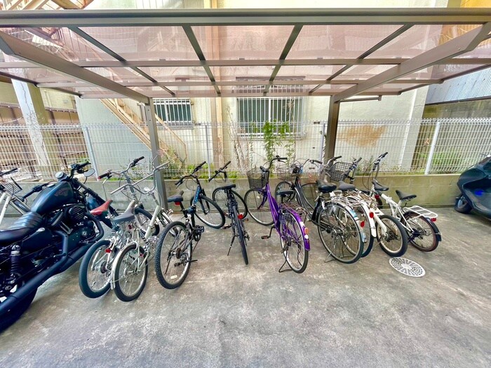 物件外観写真5　(駐輪場)