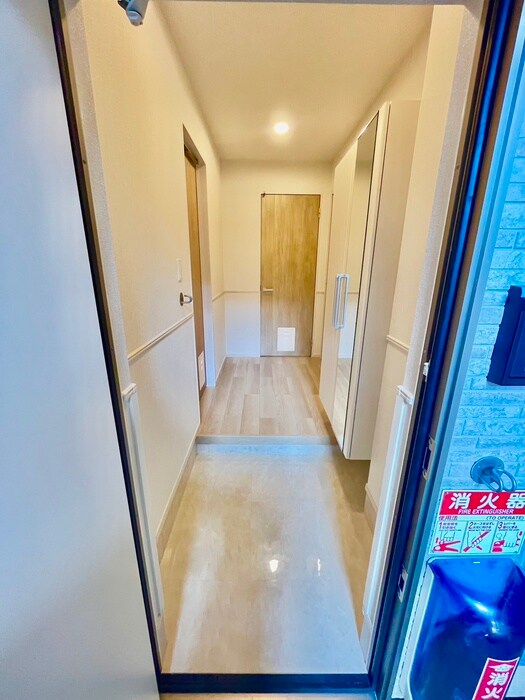 物件内観写真13　(玄関)