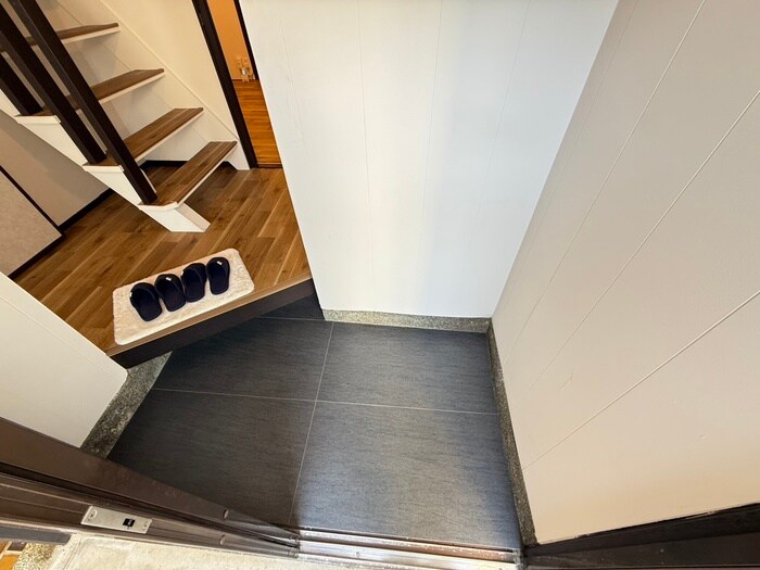 物件内観写真17　(玄関)