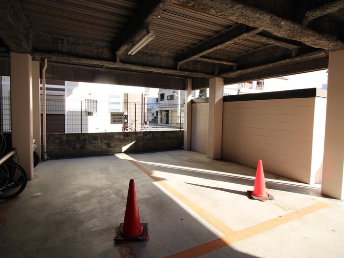 物件外観写真4　(駐車場)