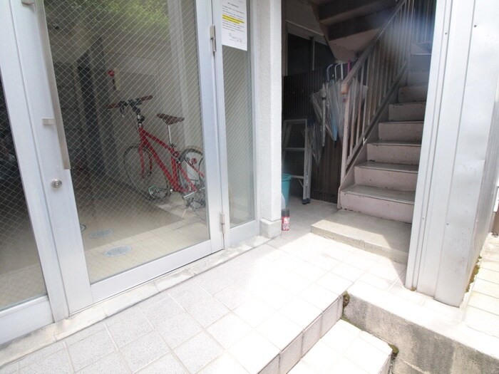 物件外観写真6　(エントランス部分)