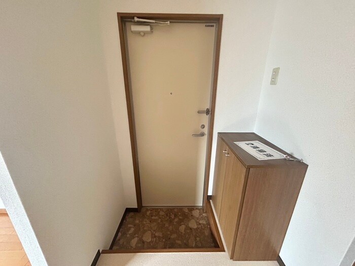 物件内観写真16　(玄関)