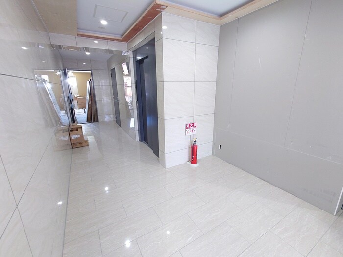 物件外観写真4　(エントランス部分)