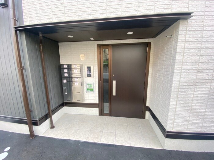 物件外観写真4　(エントランス部分)
