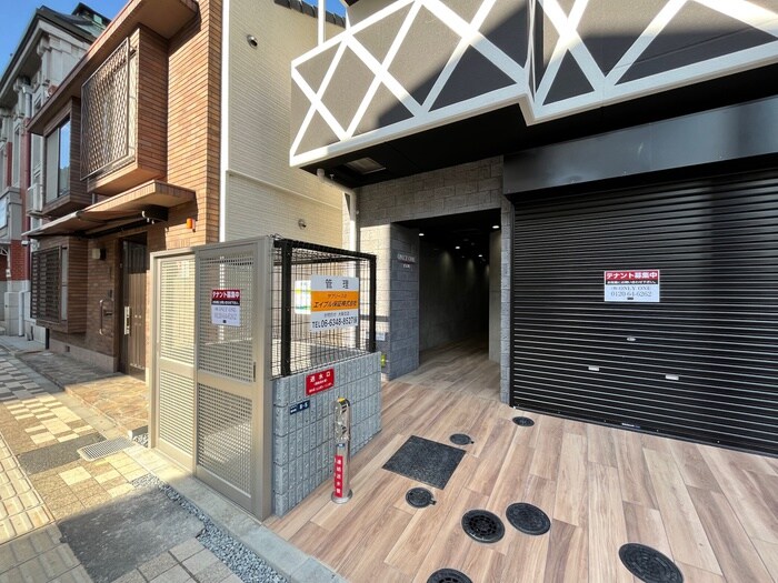 物件外観写真5　(エントランス部分)