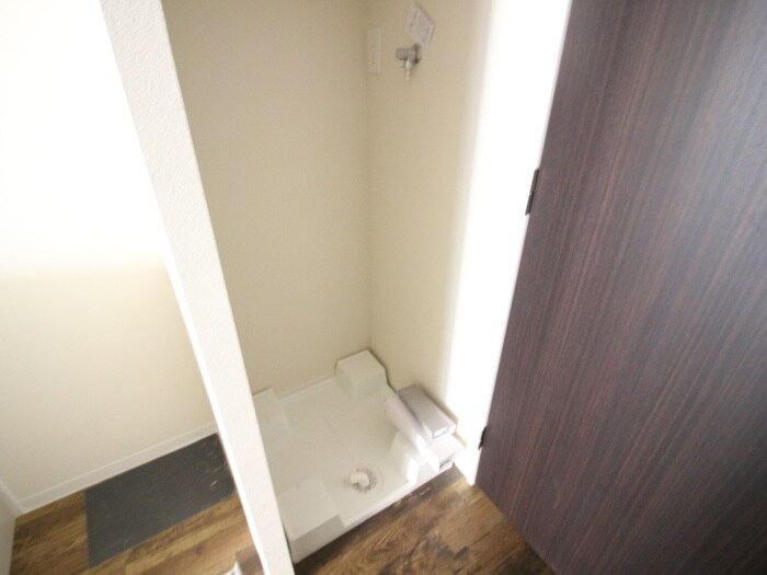 物件内観写真14　(洗濯機置場)