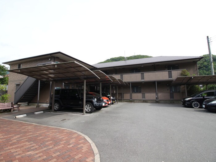 物件外観写真3　(駐車場)