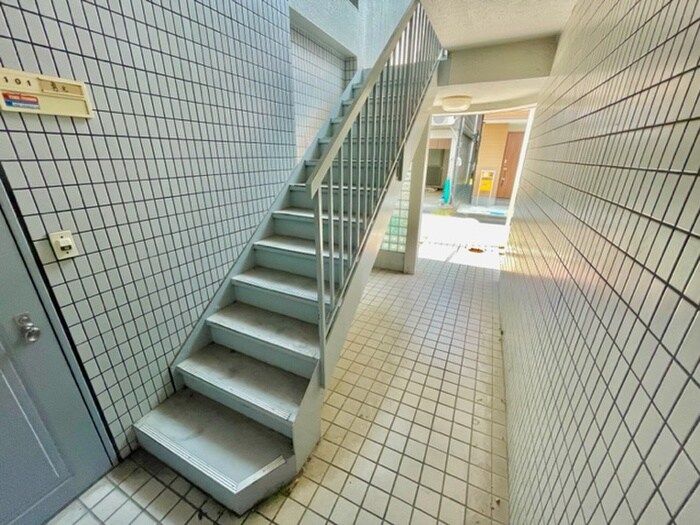 物件外観写真5　(エントランス部分)