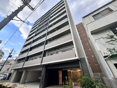 Alivis北梅田外観写真