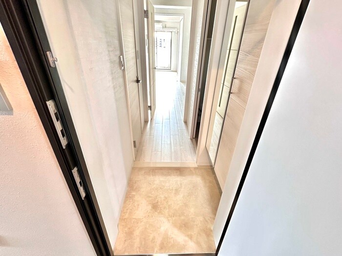 物件内観写真11　(玄関)