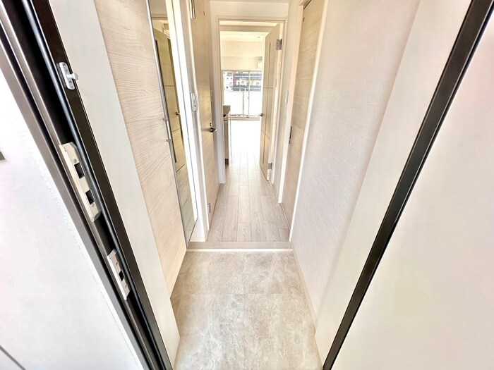 物件内観写真11　(玄関)