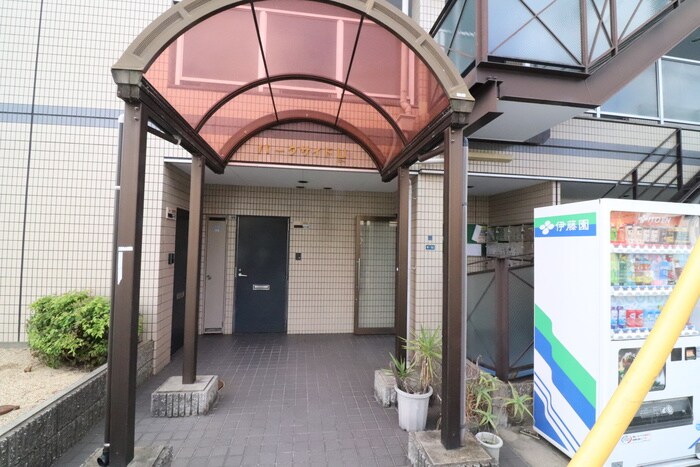 物件外観写真5　(エントランス部分)