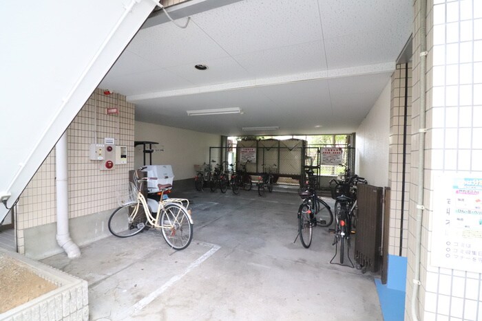 物件外観写真6　(駐輪場)