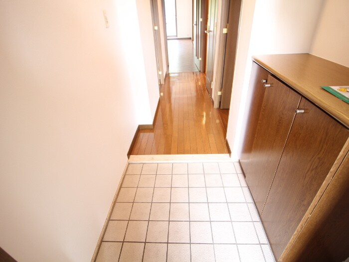 物件内観写真18　(玄関)