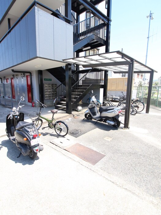 物件外観写真5　(駐輪場)