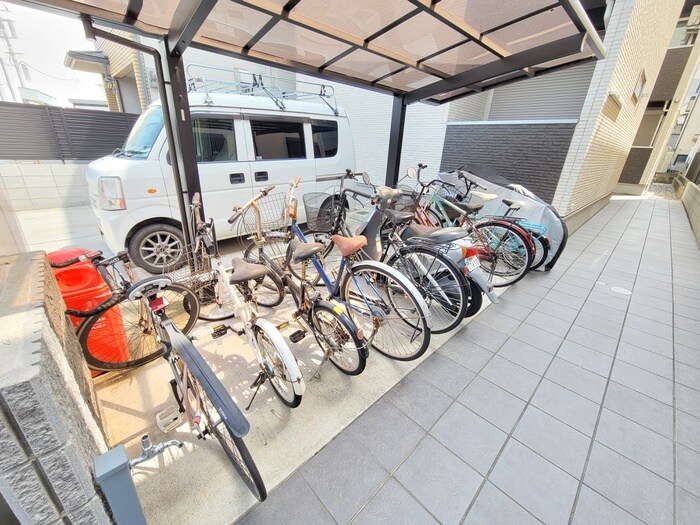 物件外観写真4　(駐輪場)