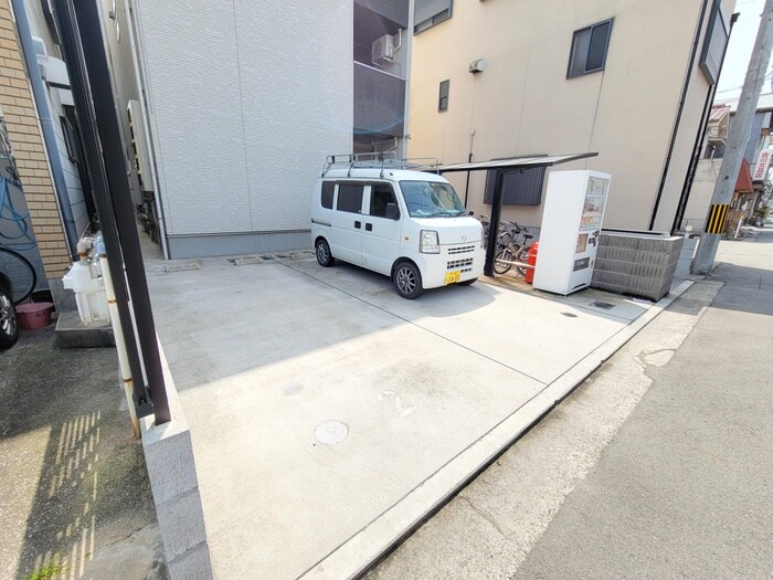 物件外観写真5　(駐車場)