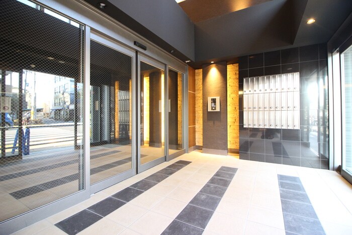 物件外観写真3　(エントランス部分)