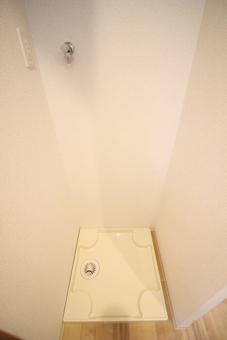 物件内観写真16　(洗濯機置場)