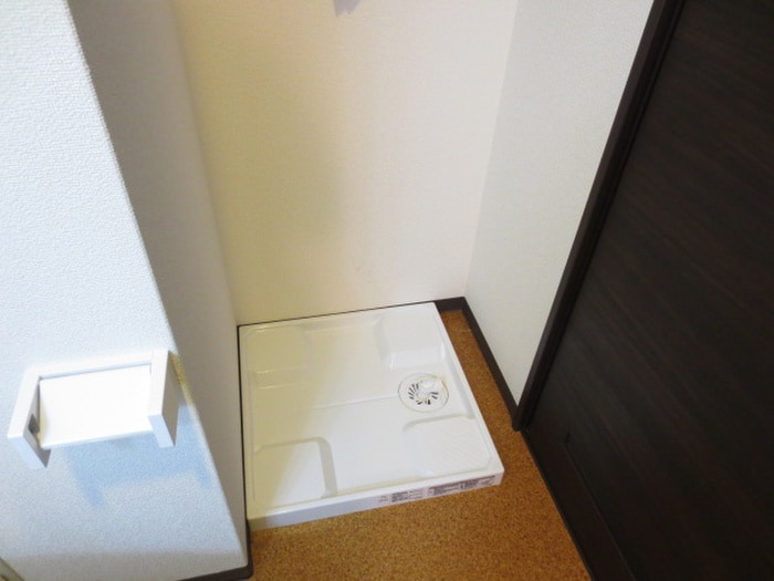 物件内観写真12　(洗濯機置場)