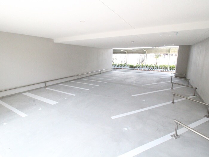 物件外観写真5　(バイク置き場)