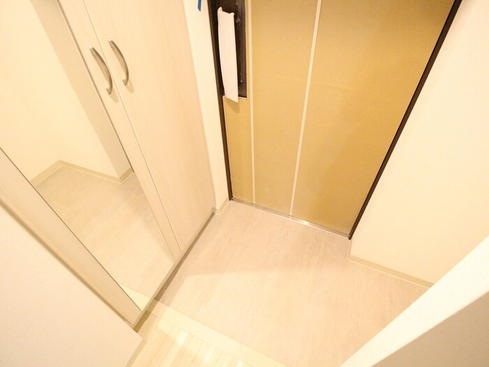 物件内観写真16　(玄関)