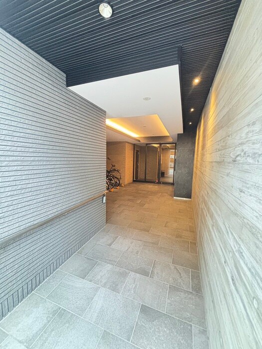 物件外観写真3　(エントランス部分)