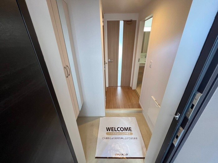 物件内観写真13　(玄関)