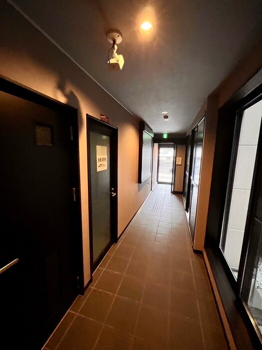 物件外観写真4　(エントランス部分)