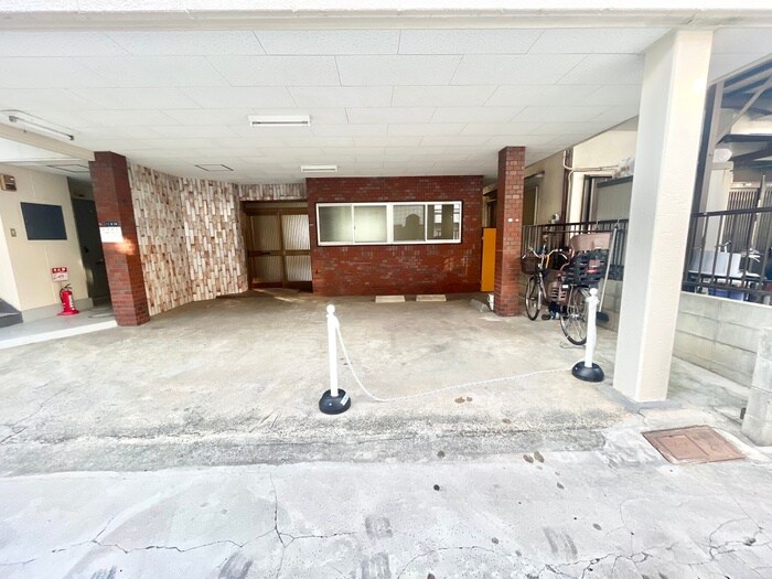 物件外観写真4　(駐車場)