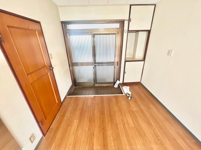 物件内観写真12　(玄関)