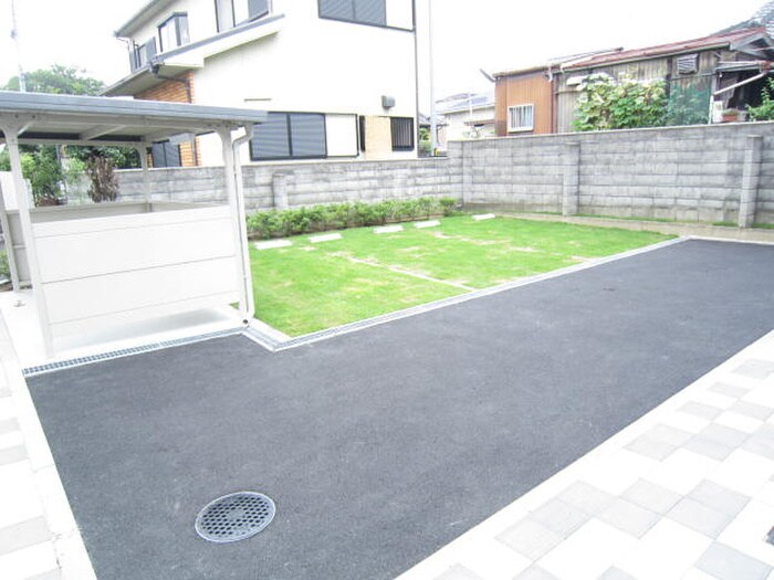 物件外観写真3　(駐車場)