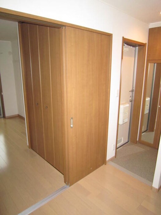 物件内観写真10　(玄関)