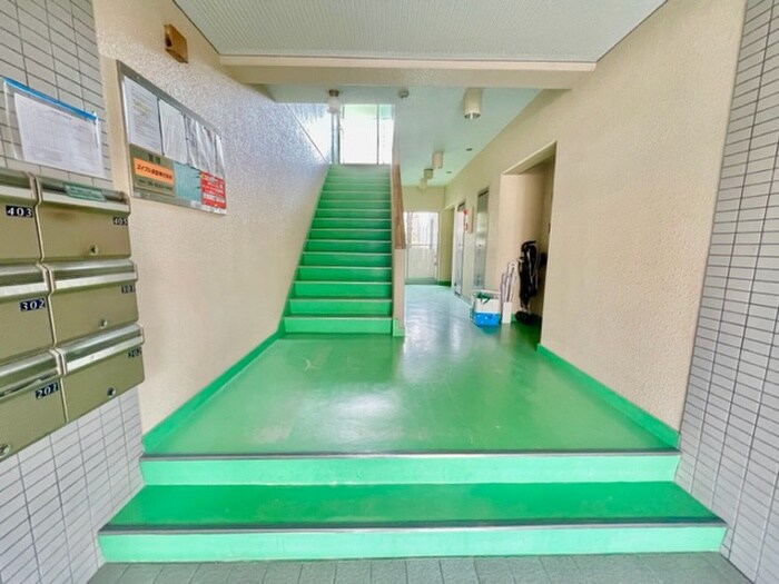 物件外観写真5　(エントランス部分)