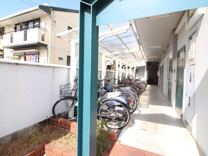 物件外観写真4　(駐輪場)