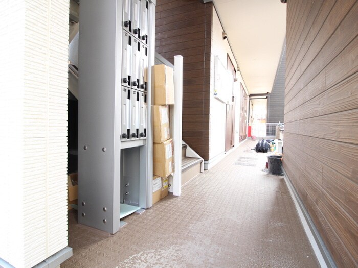 物件外観写真3　(エントランス部分)