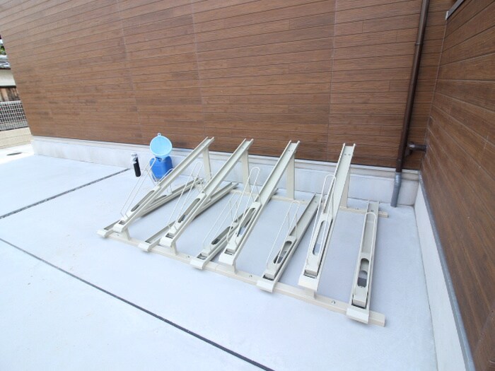 物件外観写真5　(駐輪場)