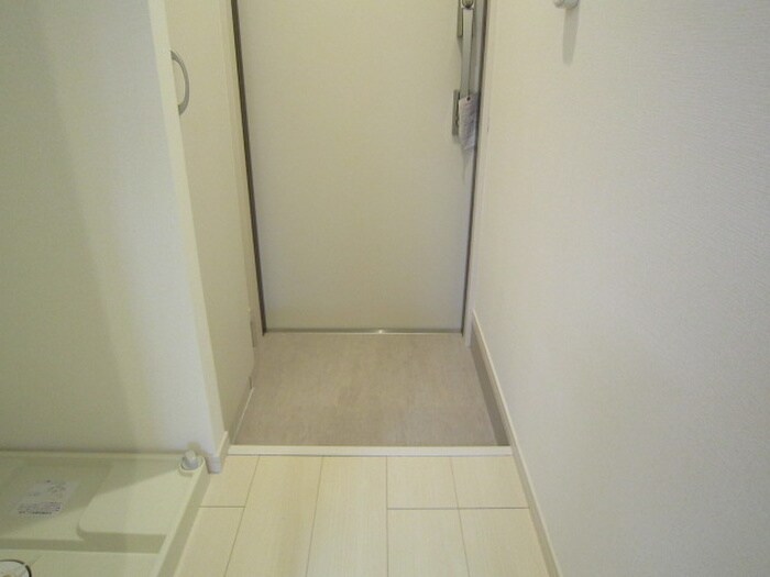 物件内観写真11　(玄関)
