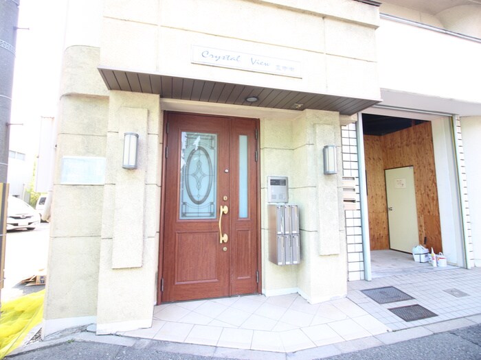 物件外観写真2　(エントランス部分)