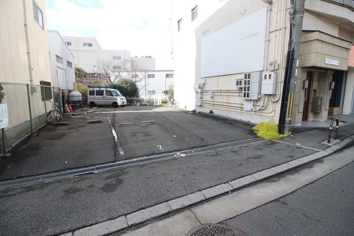 物件外観写真3　(駐車場)